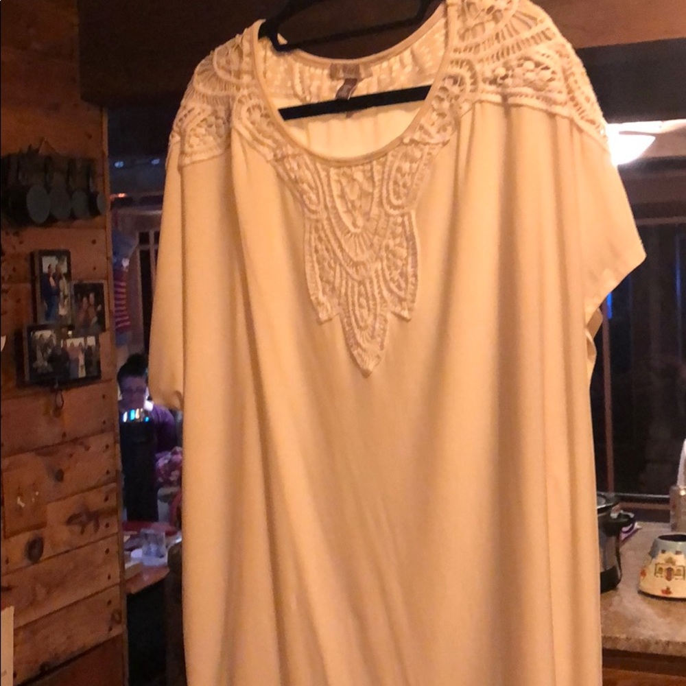 Off white Roz & Al cap sleeve blouse